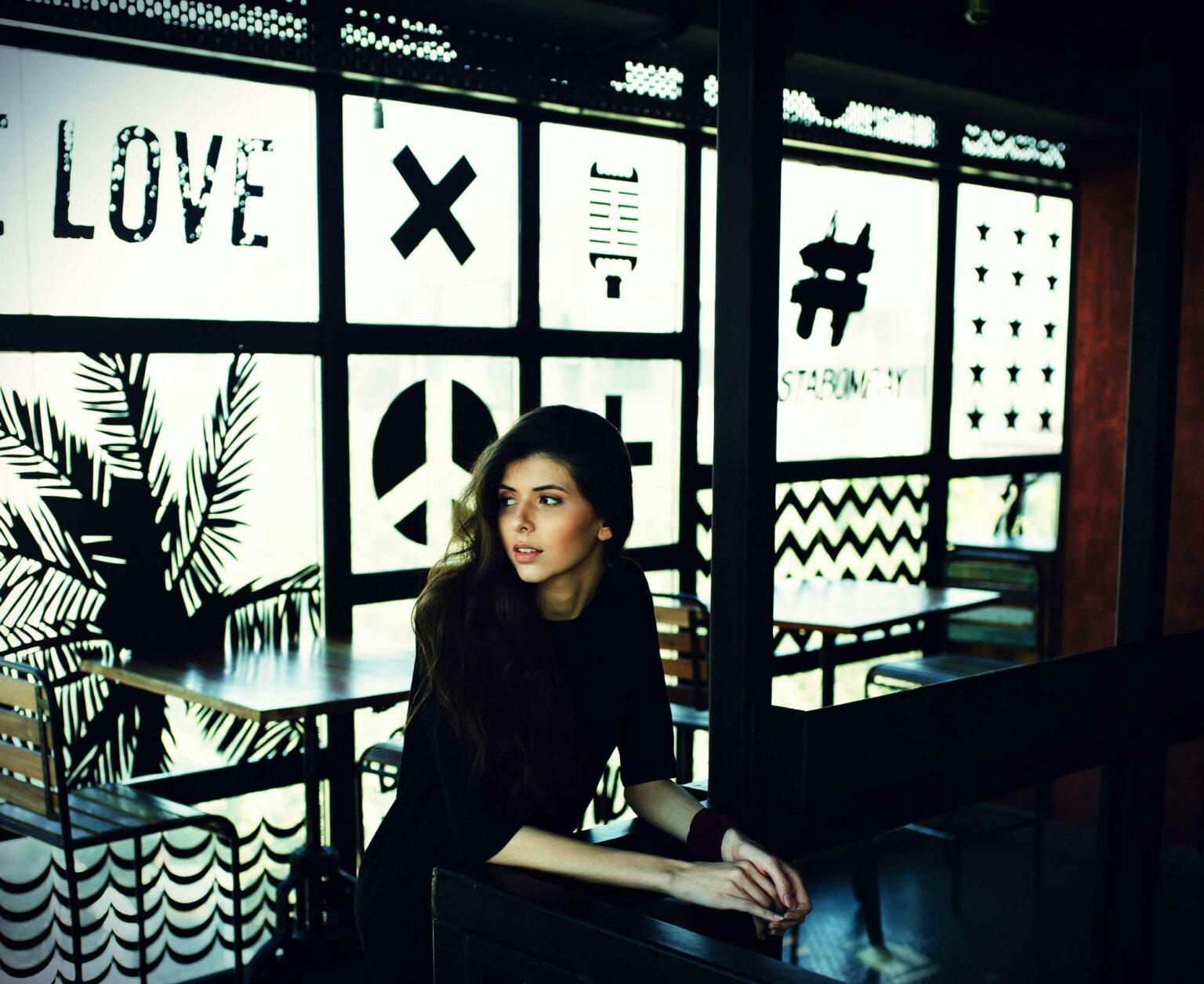 hideoutcafe